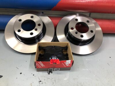 BMW 320i F30 - обслуживание тормозной системы и подвески