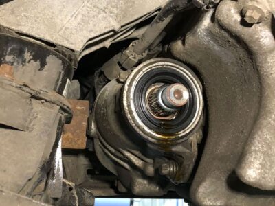 BMW X5 F15: замена сальников редуктора