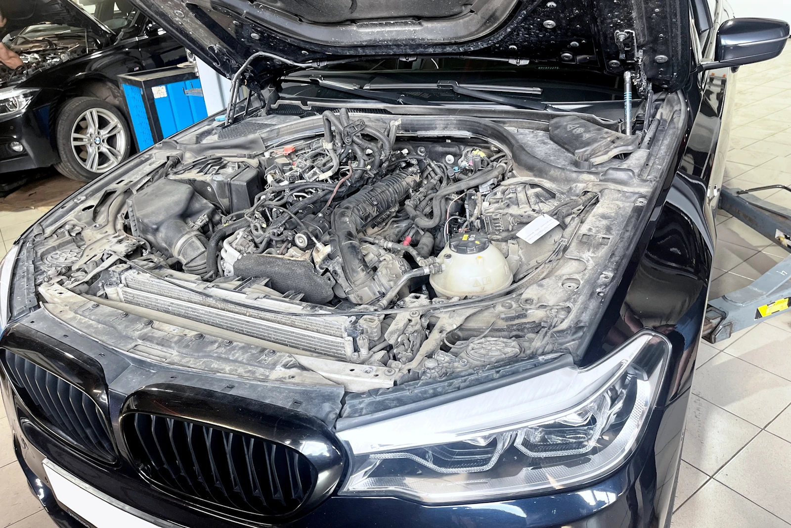 Чистка впуска двигателя B57 на BMW 5 серии G30 Чистка впуска двигателя B57 на BMW 5 серии G30
